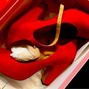 Red pumps